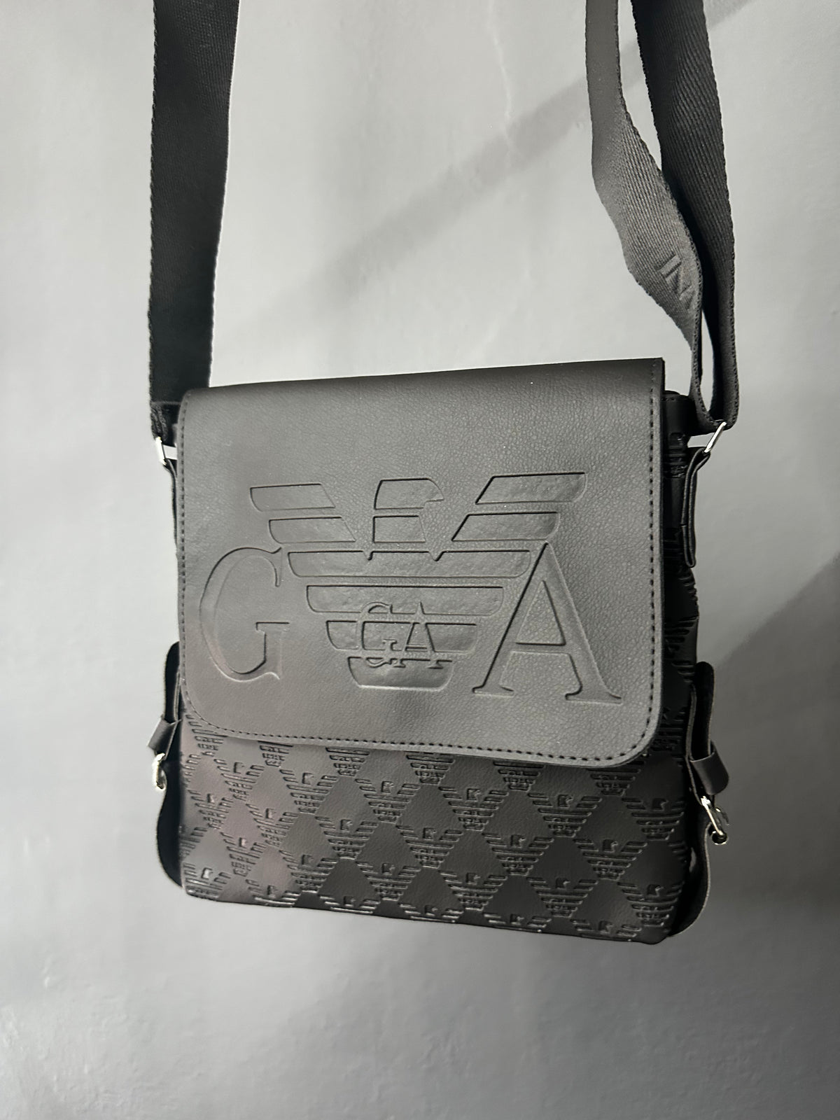 Bolsa Carteiro Giorgio Armani